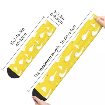 Šareni Slatka Guska Na Žutoj Nogometu Čarape Crtani Pet Poliester Duge Čarape za Žene i Muškarce