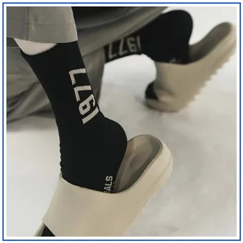 Muški i ženski parovi Trend Uličnog i hip-hop Pokreta Čarape-cijevi Muške Čarape Tanke Pamučne Čarape Srednje dužine 1977 Moderan Sportski